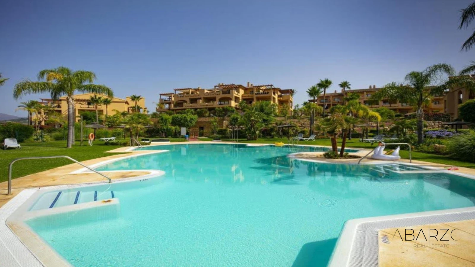 Corner Ground-Floor Apartment with Private Garden and Sea Views in Benahavís — luxury property for sale in Benahavís
