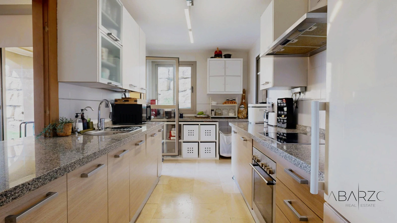Corner Ground-Floor Apartment with Private Garden and Sea Views in Benahavís — interior, Benahavís (21 of 35)