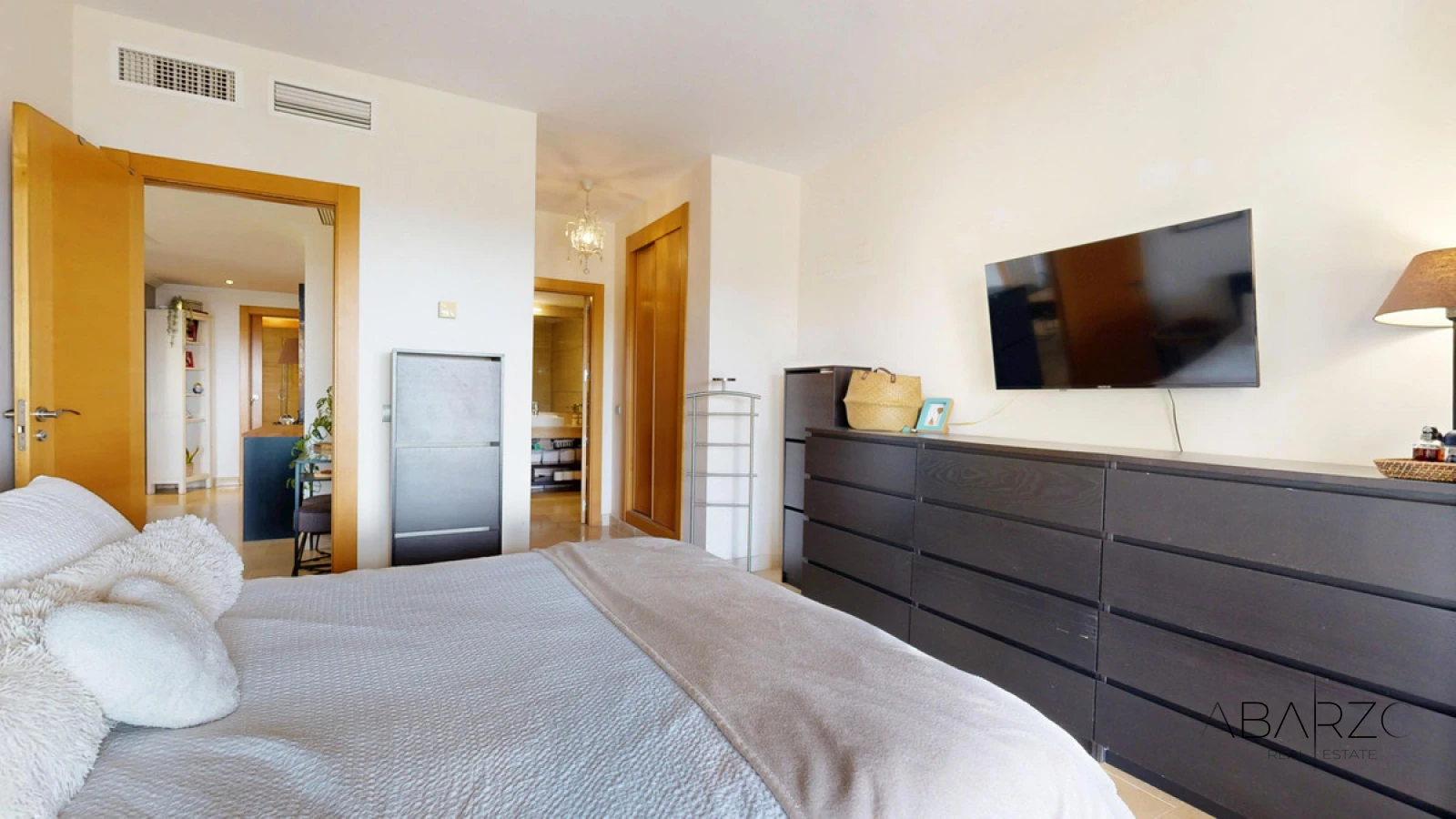 Corner Ground-Floor Apartment with Private Garden and Sea Views in Benahavís — interior, Benahavís (26 of 35)