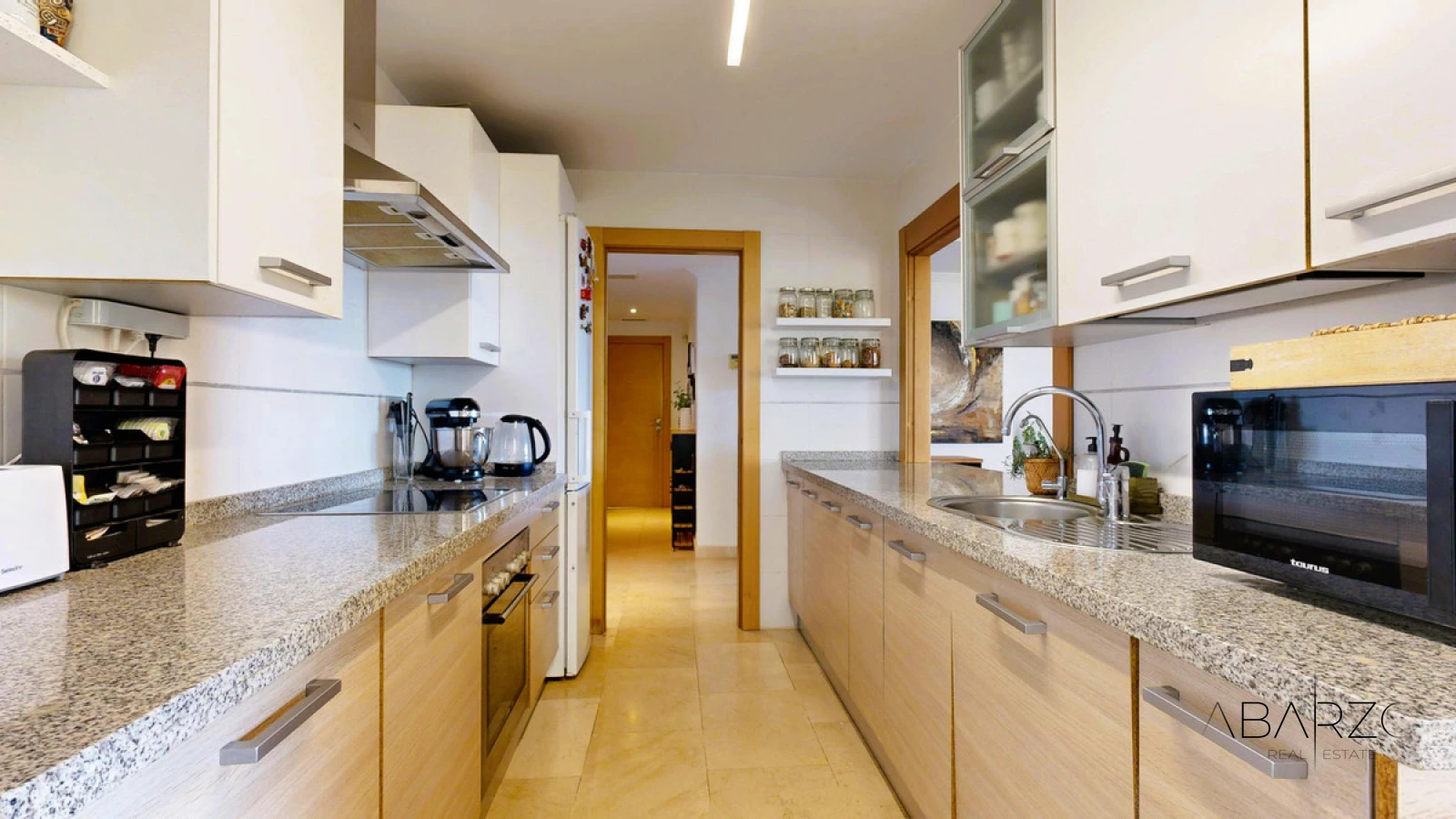 Corner Ground-Floor Apartment with Private Garden and Sea Views in Benahavís — interior, Benahavís (22 of 35)