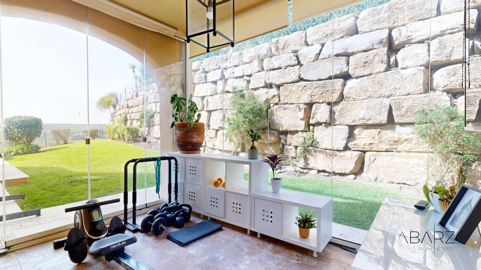 Corner Ground-Floor Apartment with Private Garden and Sea Views in Benahavís — interior, Benahavís (23 of 35)