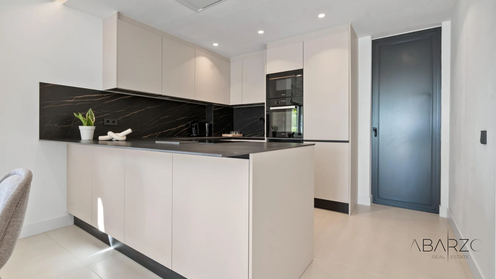 Luxury Duplex Homes in El Paraiso, Estepona-Marbella Area with Sea Views — interior, New Golden Mile, Estepona (10 of 35)