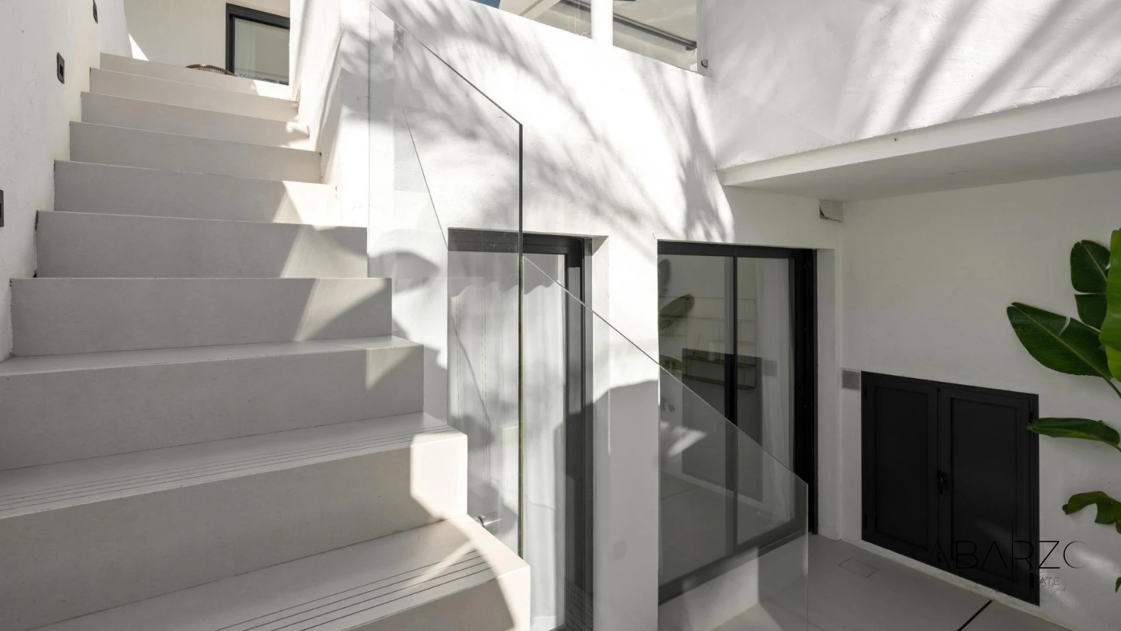 Five-Bedroom Duplex with Four Bathrooms in El Paraíso, Estepona — interior, New Golden Mile, Estepona (28 of 35)