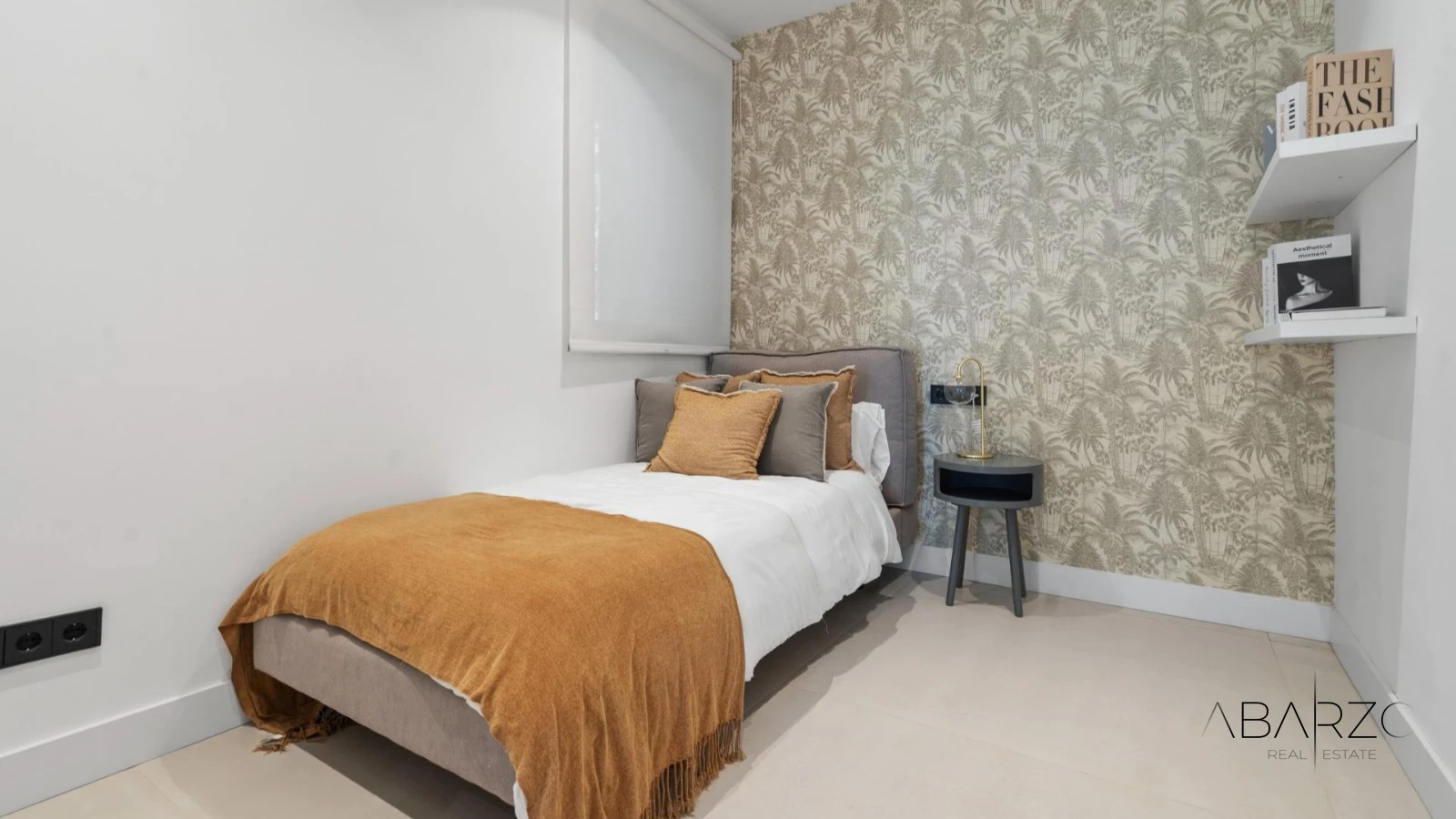 Five-Bedroom Duplex with Four Bathrooms in El Paraíso, Estepona — interior, New Golden Mile, Estepona (17 of 35)