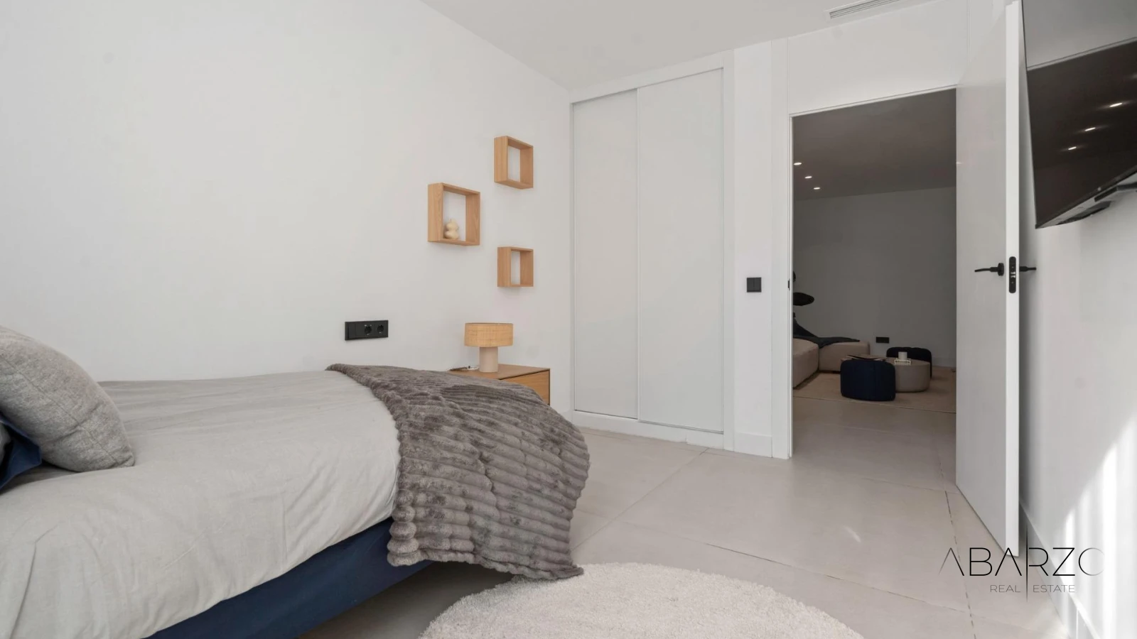 Five-Bedroom Duplex with Four Bathrooms in El Paraíso, Estepona — interior, New Golden Mile, Estepona (26 of 35)