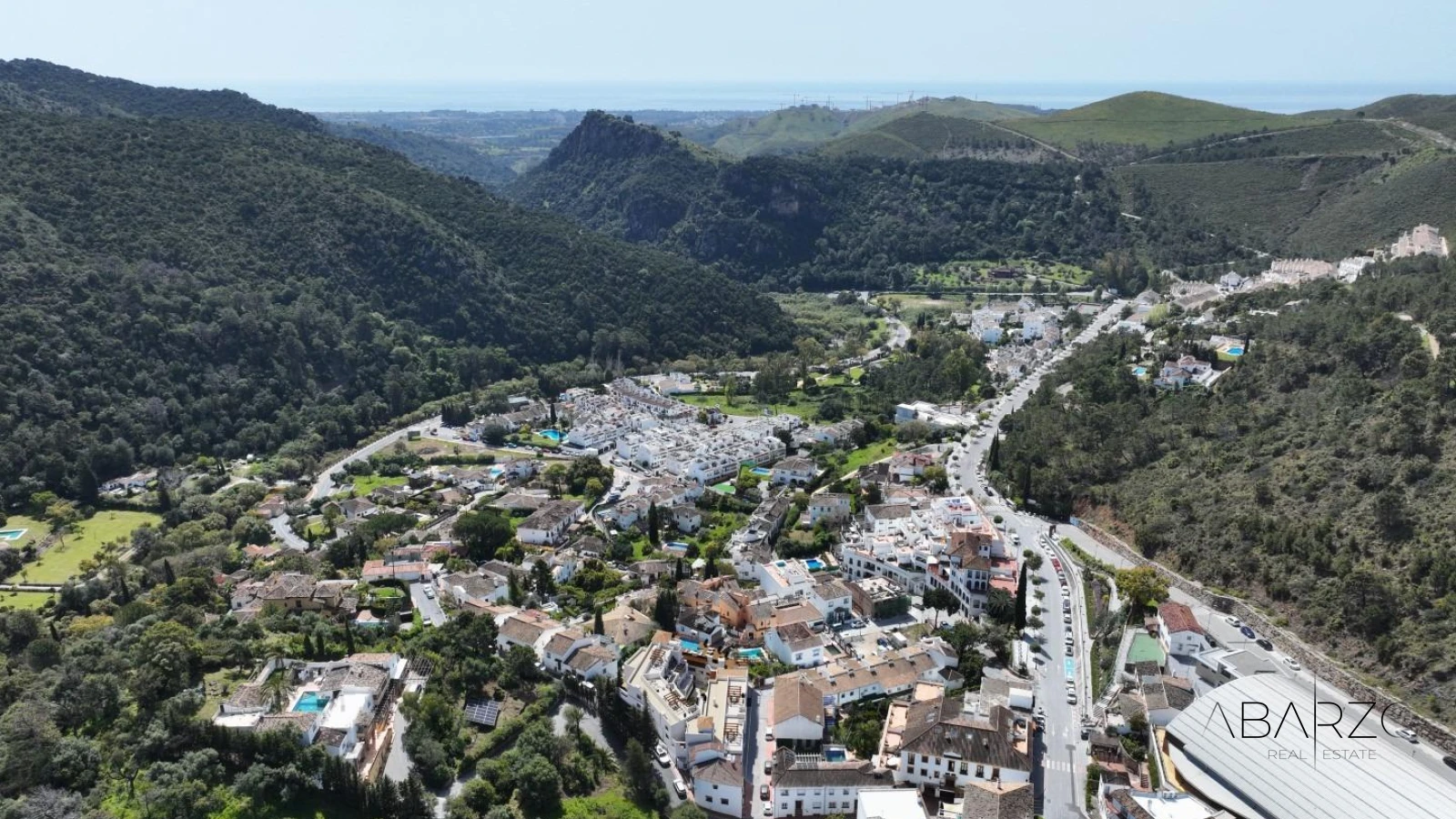 New-Build Apartments and Penthouses in Benahavís with Mountain Views and Private Parking — interior, Benahavís (3 of 27)