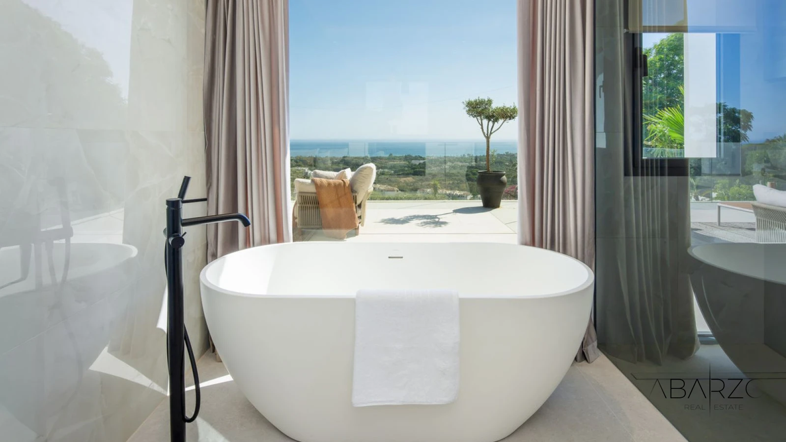 Brand New Luxury Villa in Elviria Marbella with Panoramic Sea Views — interior, Marbella East, Marbella (28 of 49)