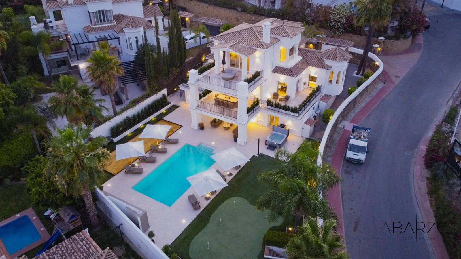 Chalet with Golf Views in Gated Community, Renovated 2024, Pool & Jacuzzi — luxury property for sale in Nueva Andalucía, Marbella