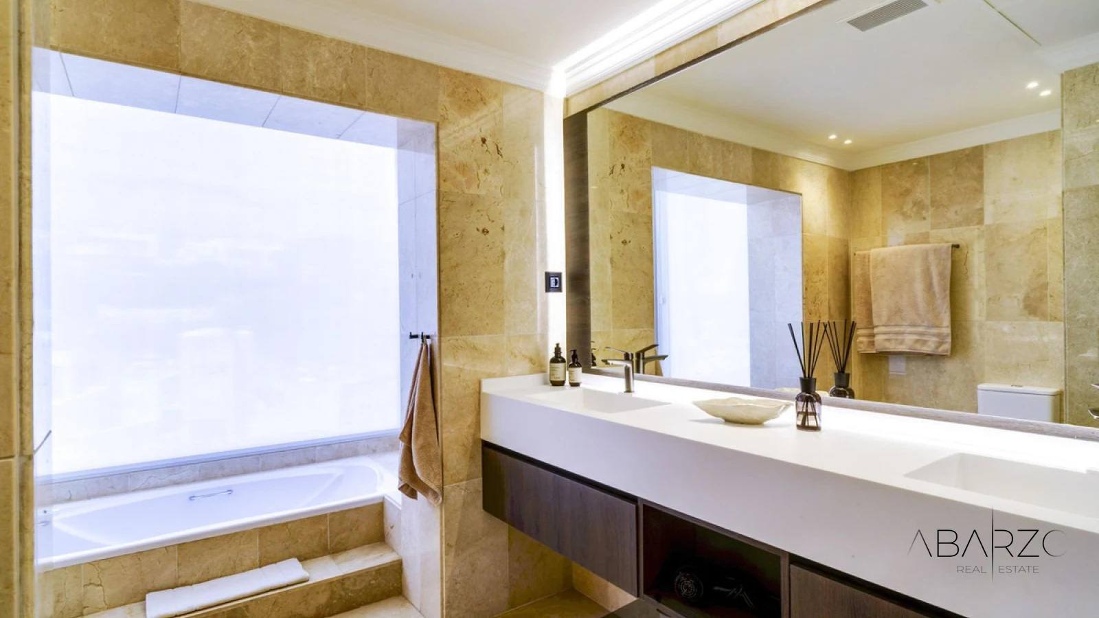Chalet with Golf Views in Gated Community, Renovated 2024, Pool & Jacuzzi — interior, Nueva Andalucía, Marbella (11 of 27)