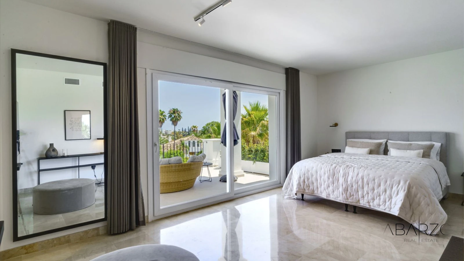 Chalet with Golf Views in Gated Community, Renovated 2024, Pool & Jacuzzi — interior, Nueva Andalucía, Marbella (8 of 27)