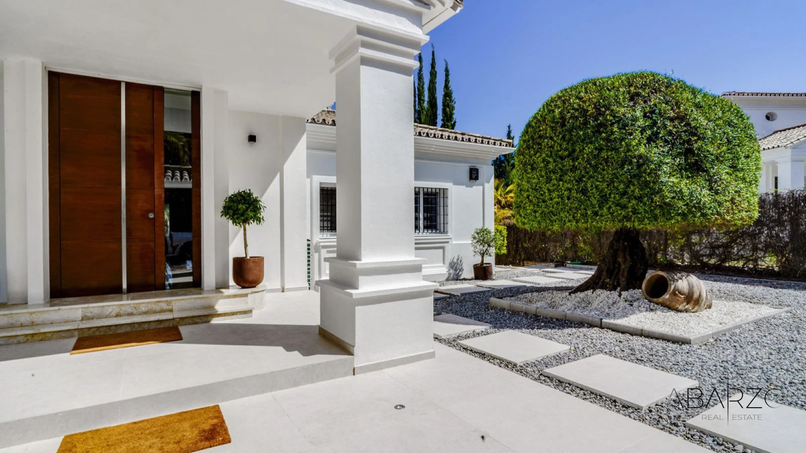 Chalet with Golf Views in Gated Community, Renovated 2024, Pool & Jacuzzi — interior, Nueva Andalucía, Marbella (22 of 27)
