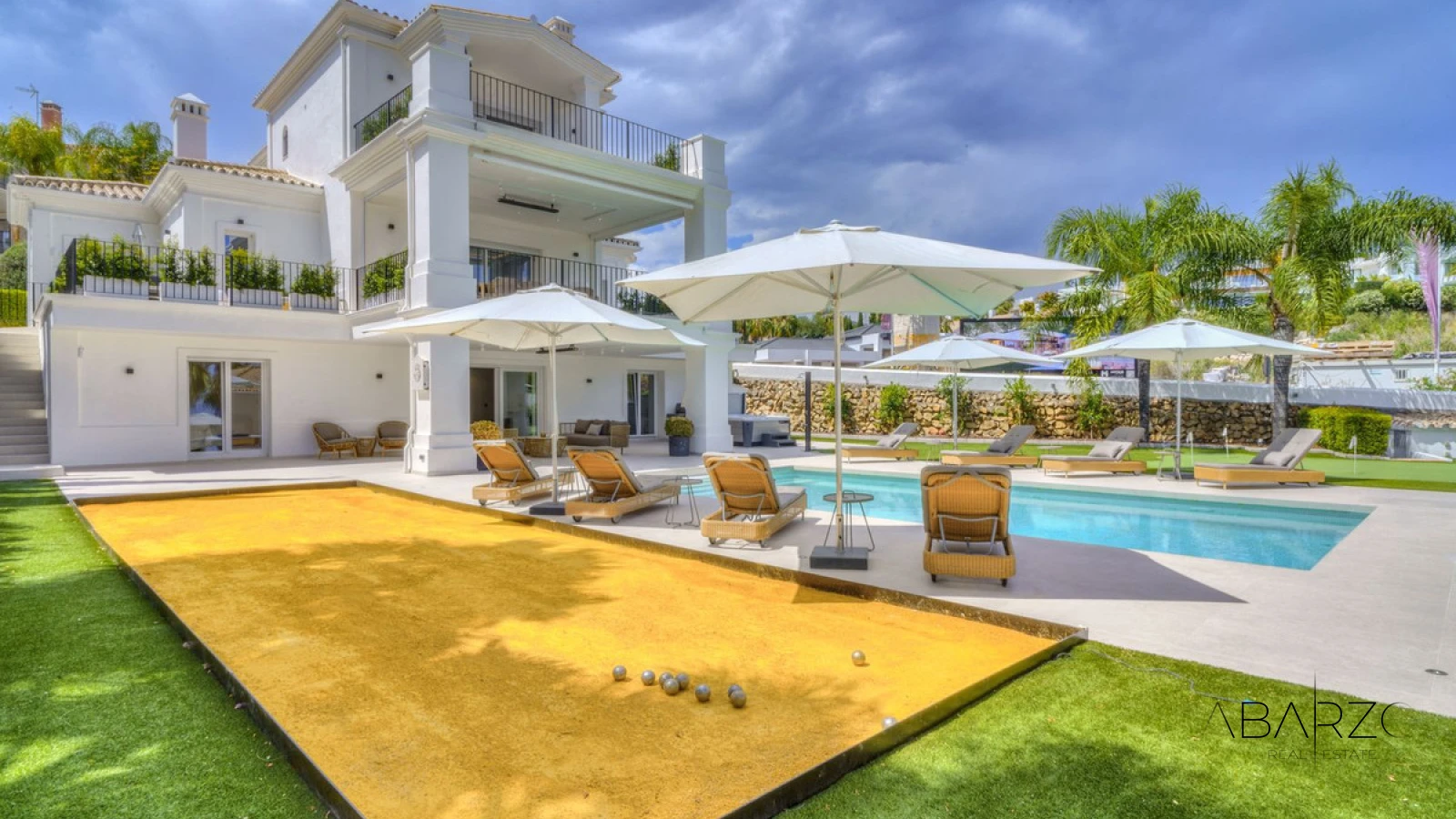 Chalet with Golf Views in Gated Community, Renovated 2024, Pool & Jacuzzi — interior, Nueva Andalucía, Marbella (3 of 27)