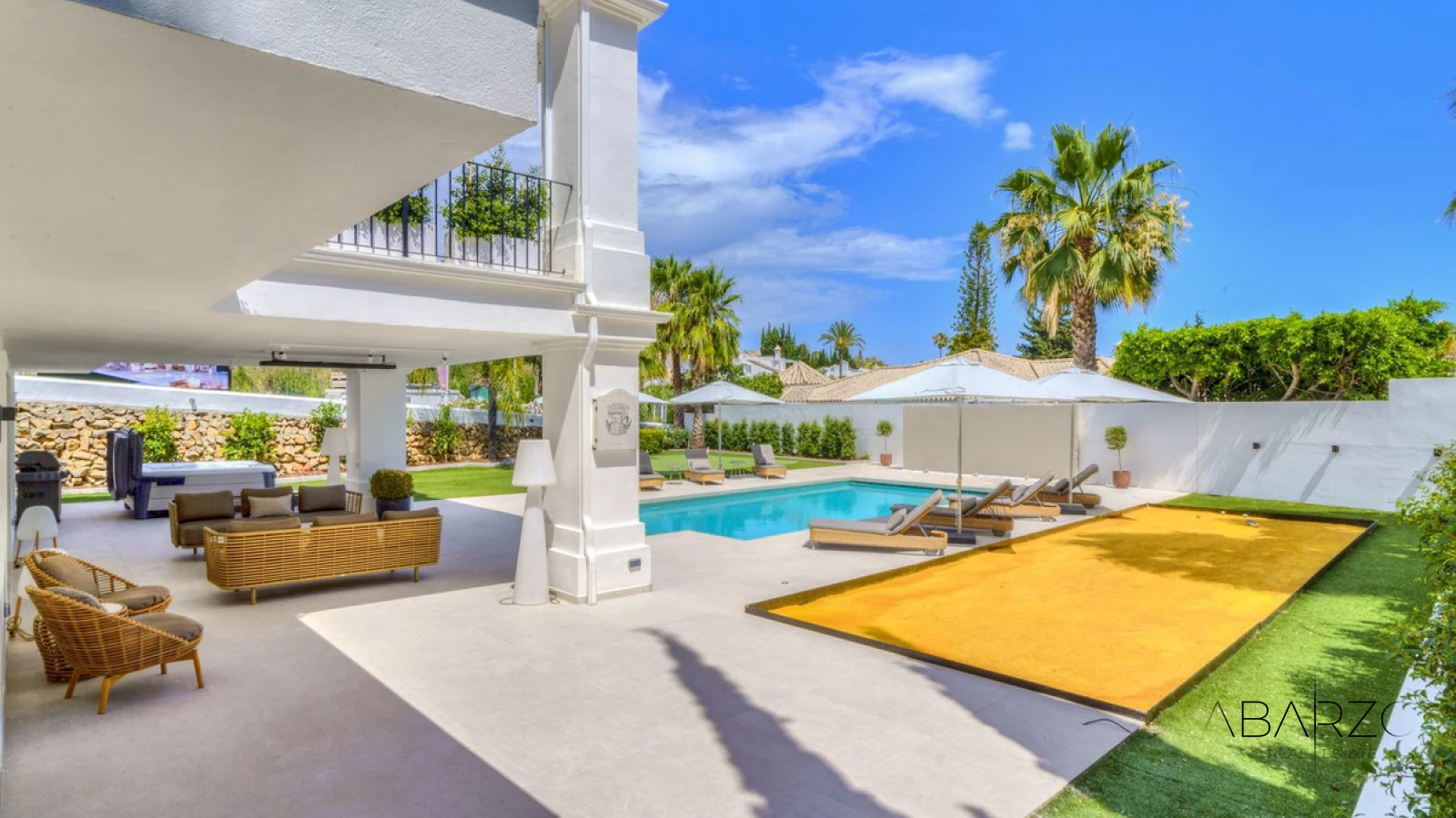 Chalet with Golf Views in Gated Community, Renovated 2024, Pool & Jacuzzi — interior, Nueva Andalucía, Marbella (2 of 27)