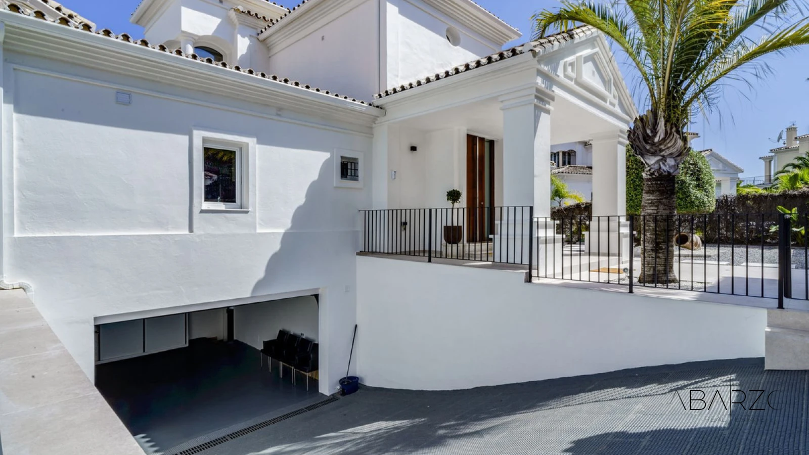 Chalet with Golf Views in Gated Community, Renovated 2024, Pool & Jacuzzi — interior, Nueva Andalucía, Marbella (21 of 27)