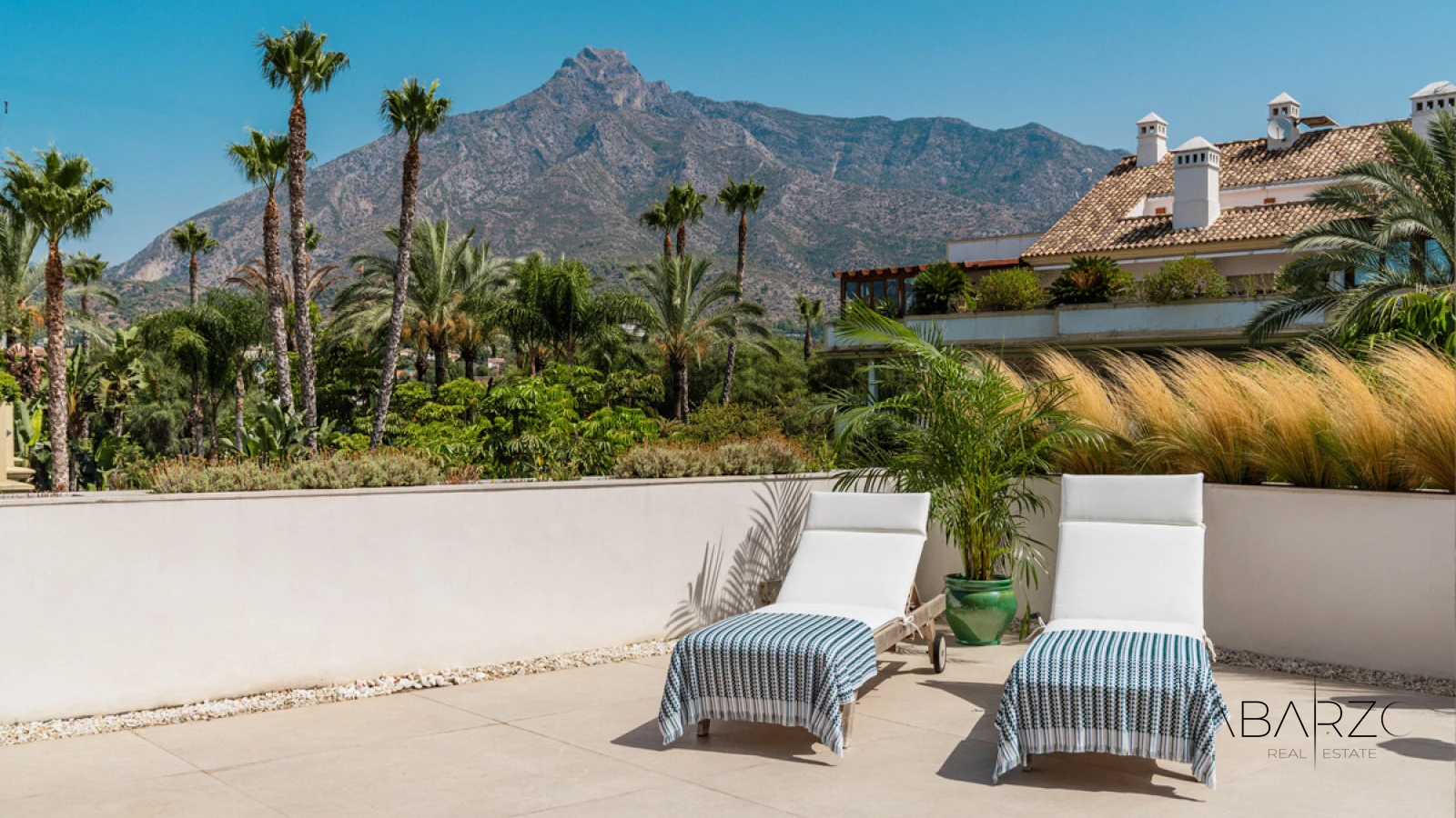 Luxurious three-bedroom duplex penthouse with terraces in Las Lomas del Rey, Marbella Golden Mile — interior, Golden Mile, Marbella (4 of 28)