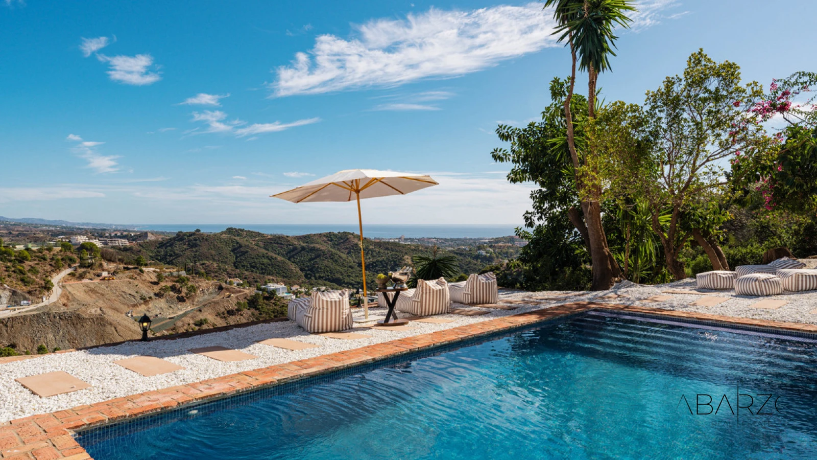 Villa in El Madroñal, Benahavís with panoramic sea views and private pool — luxury property for sale in El Madroñal, Benahavís