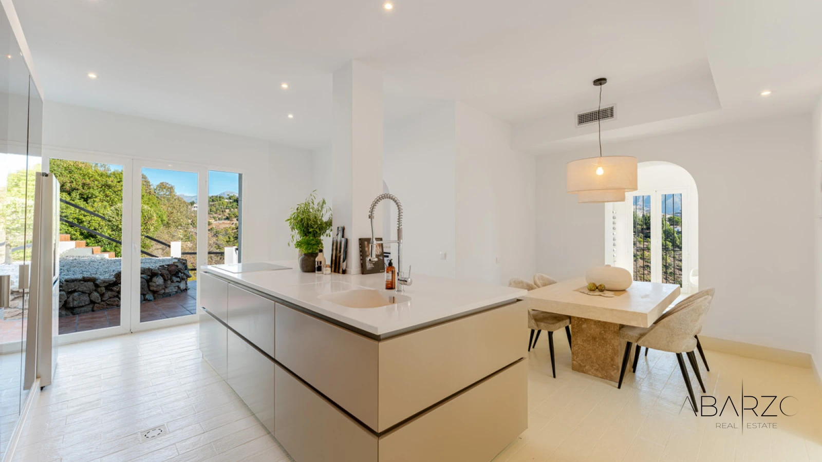 Villa in El Madroñal, Benahavís with panoramic sea views and private pool — interior, El Madroñal, Benahavís (8 of 49)