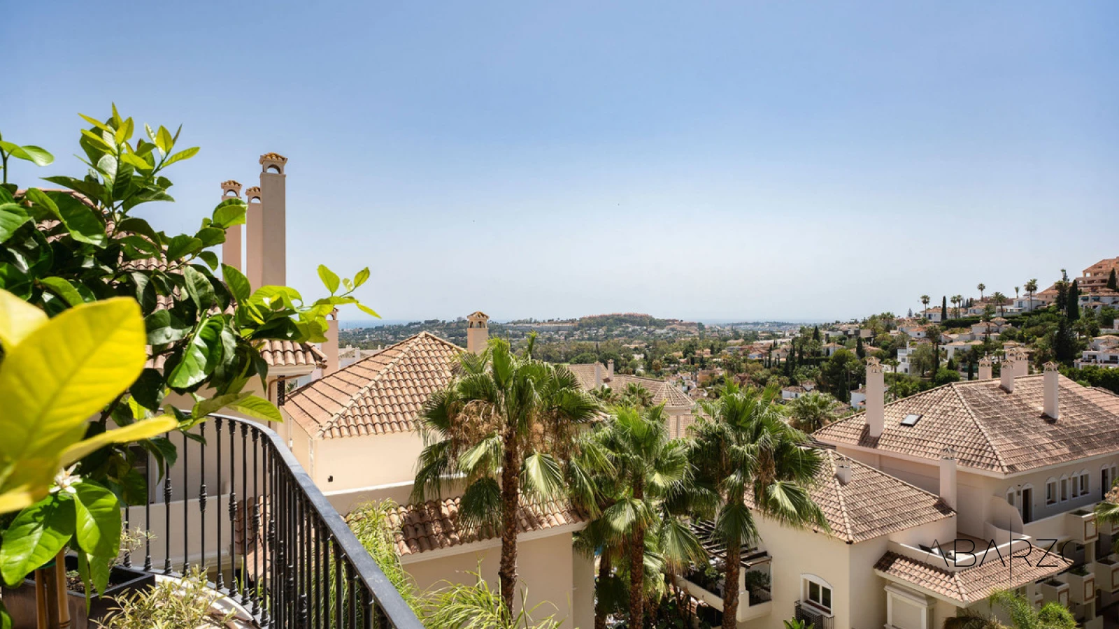 Duplex apartment for sale in Aloha Hill Club, Nueva Andalucía with sea views and luxury amenities — interior, Nueva Andalucía, Marbella (3 of 28)