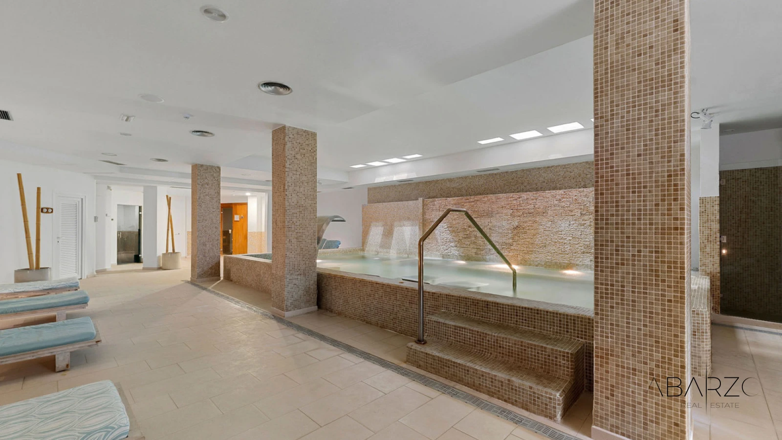 Duplex apartment for sale in Aloha Hill Club, Nueva Andalucía with sea views and luxury amenities — interior, Nueva Andalucía, Marbella (26 of 28)