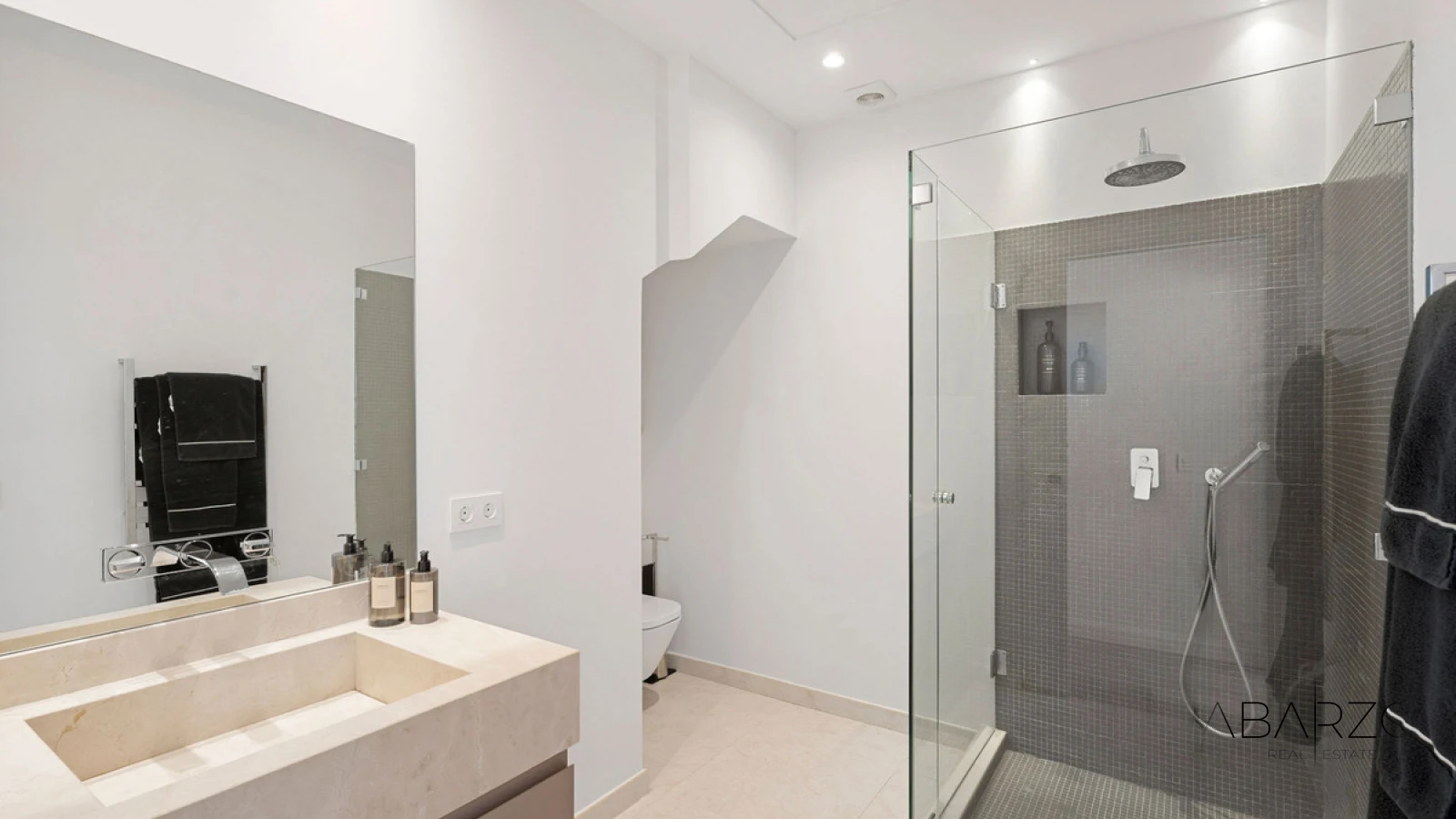 Duplex apartment for sale in Aloha Hill Club, Nueva Andalucía with sea views and luxury amenities — interior, Nueva Andalucía, Marbella (18 of 28)