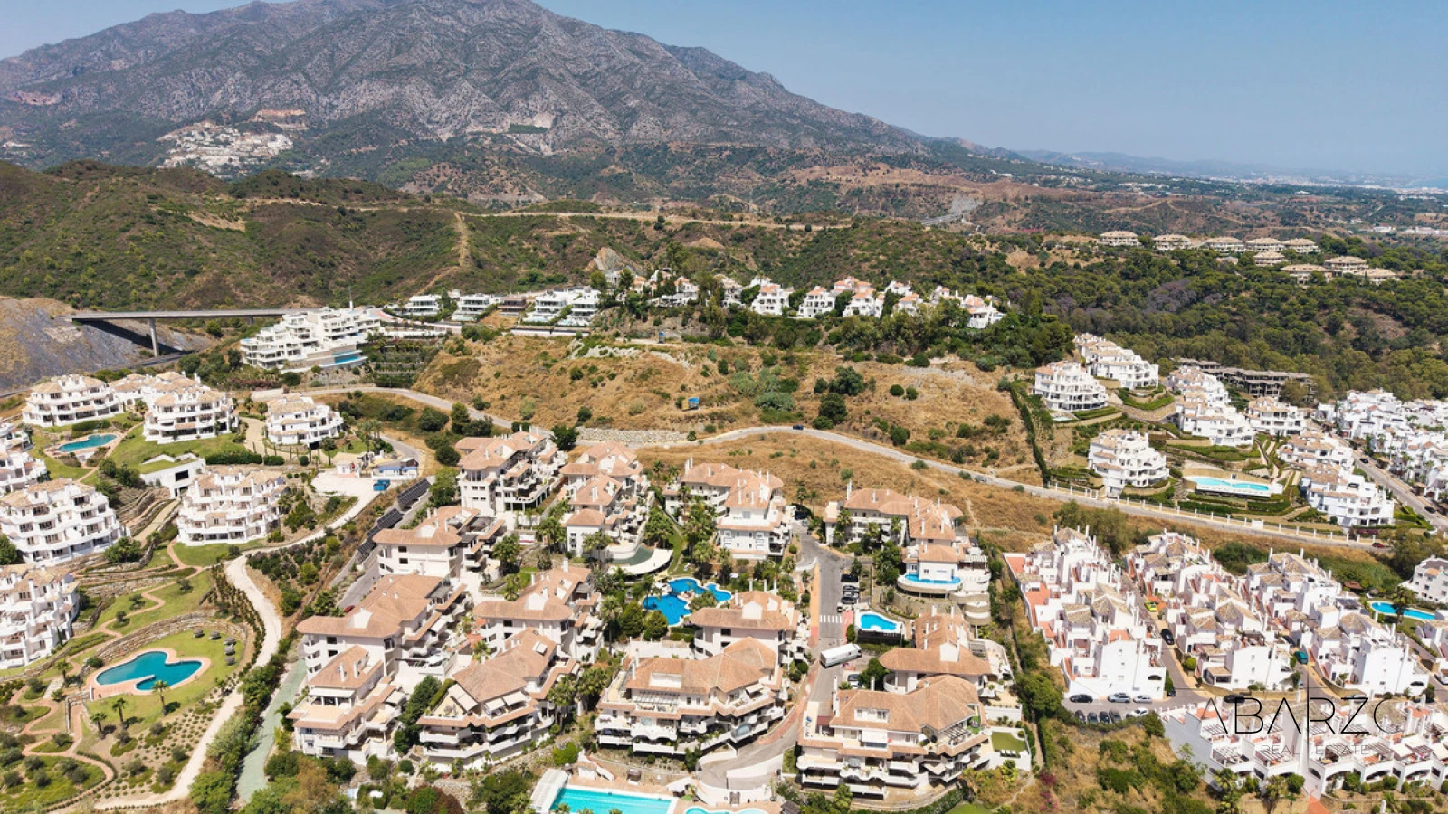 Duplex apartment for sale in Aloha Hill Club, Nueva Andalucía with sea views and luxury amenities — interior, Nueva Andalucía, Marbella (28 of 28)