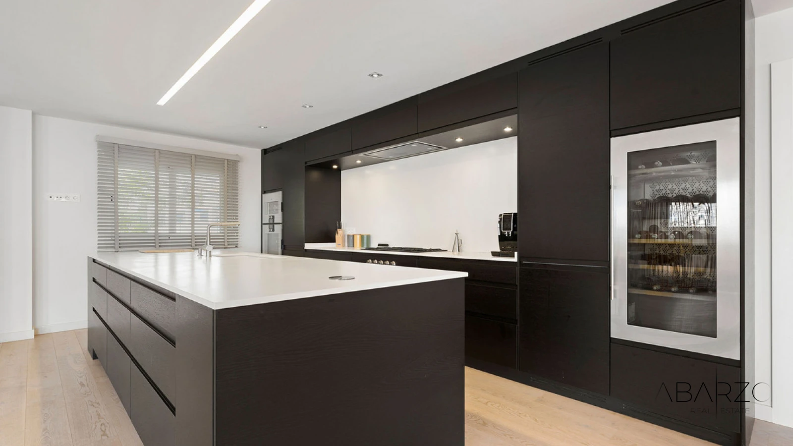 Duplex apartment for sale in Aloha Hill Club, Nueva Andalucía with sea views and luxury amenities — interior, Nueva Andalucía, Marbella (8 of 28)