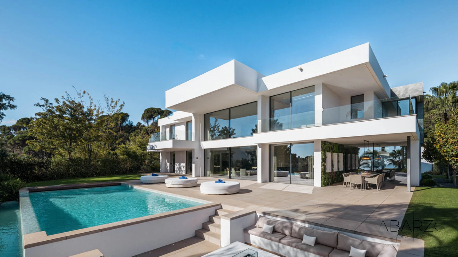 Luxury Villa in El Madroñal, Benahavís with Panoramic Sea and Mountain Views — interior, El Madroñal, Benahavís (48 of 49)