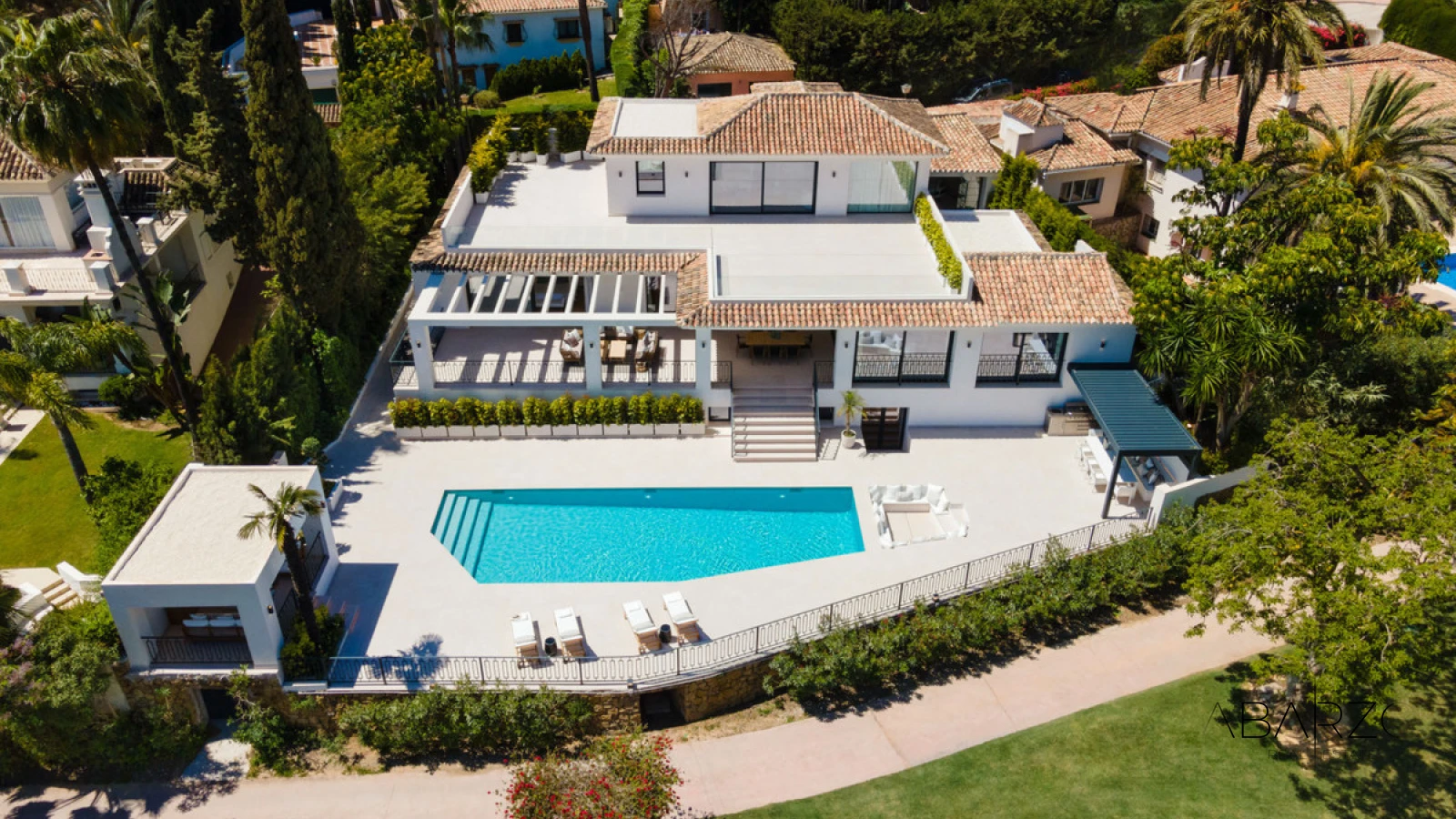 Exceptional 5-Bedroom Villa in Las Brisas Golf, Nueva Andalucía with Heated Pools and Golf Views — interior, Nueva Andalucía, Marbella (39 of 40)