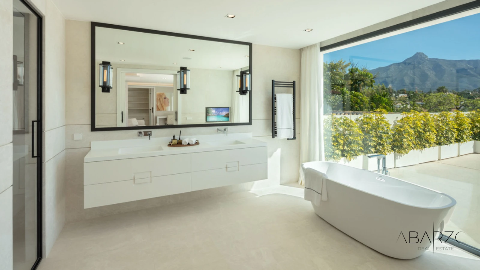 Exceptional 5-Bedroom Villa in Las Brisas Golf, Nueva Andalucía with Heated Pools and Golf Views — interior, Nueva Andalucía, Marbella (21 of 40)