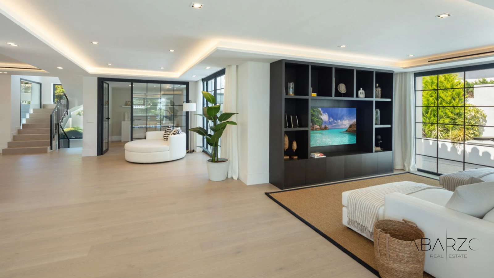 Exceptional 5-Bedroom Villa in Las Brisas Golf, Nueva Andalucía with Heated Pools and Golf Views — interior, Nueva Andalucía, Marbella (13 of 40)
