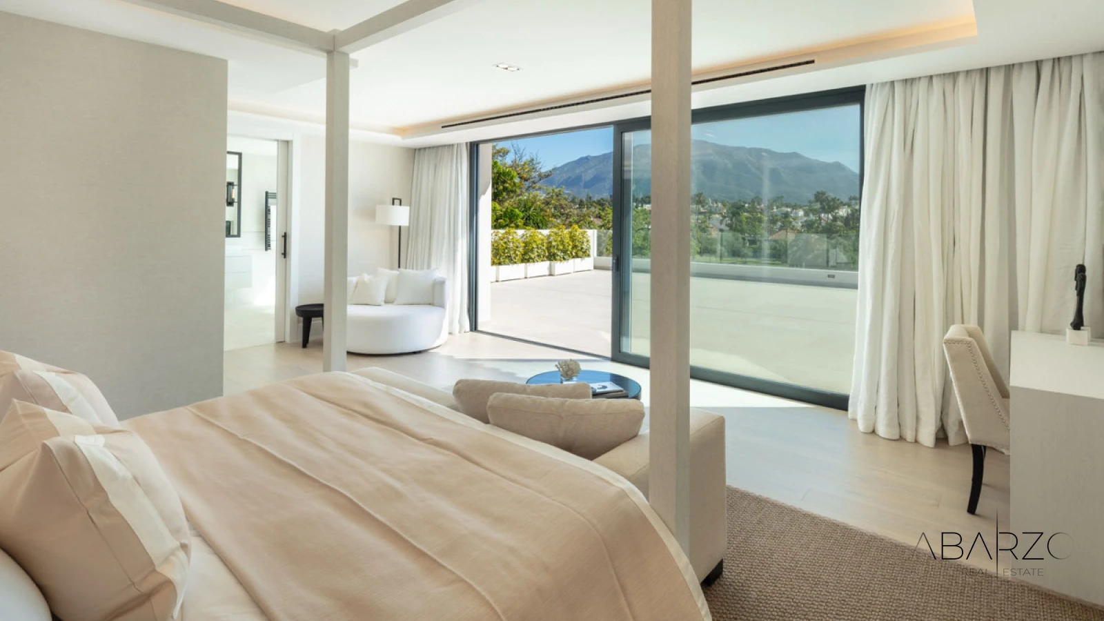 Exceptional 5-Bedroom Villa in Las Brisas Golf, Nueva Andalucía with Heated Pools and Golf Views — interior, Nueva Andalucía, Marbella (26 of 40)
