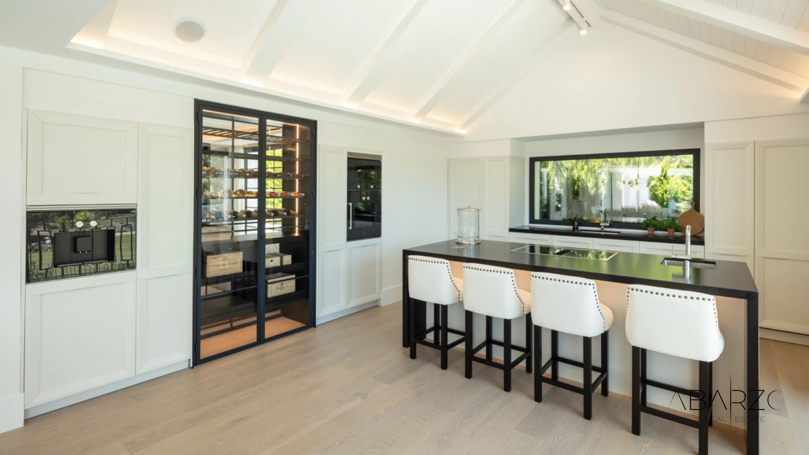Exceptional 5-Bedroom Villa in Las Brisas Golf, Nueva Andalucía with Heated Pools and Golf Views — interior, Nueva Andalucía, Marbella (7 of 40)
