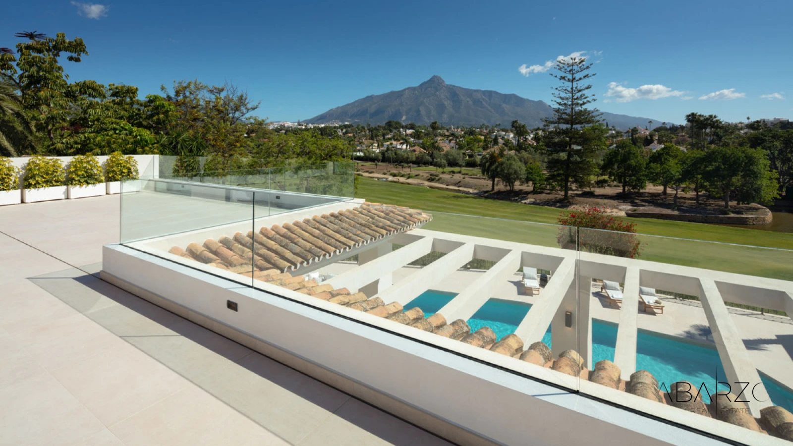 Exceptional 5-Bedroom Villa in Las Brisas Golf, Nueva Andalucía with Heated Pools and Golf Views — interior, Nueva Andalucía, Marbella (25 of 40)