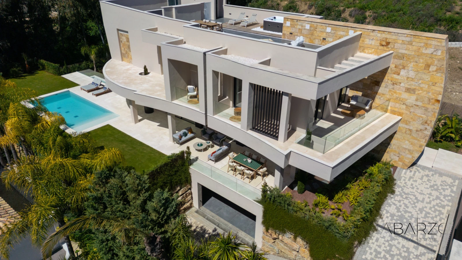 Exclusive 5-Bedroom Villa with Jacuzzi and Mountain Views in La Cerquilla, Marbella — interior, Nueva Andalucía, Marbella (36 of 44)