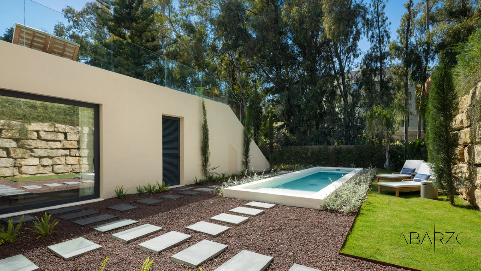 Exclusive 5-Bedroom Villa with Jacuzzi and Mountain Views in La Cerquilla, Marbella — interior, Nueva Andalucía, Marbella (34 of 44)