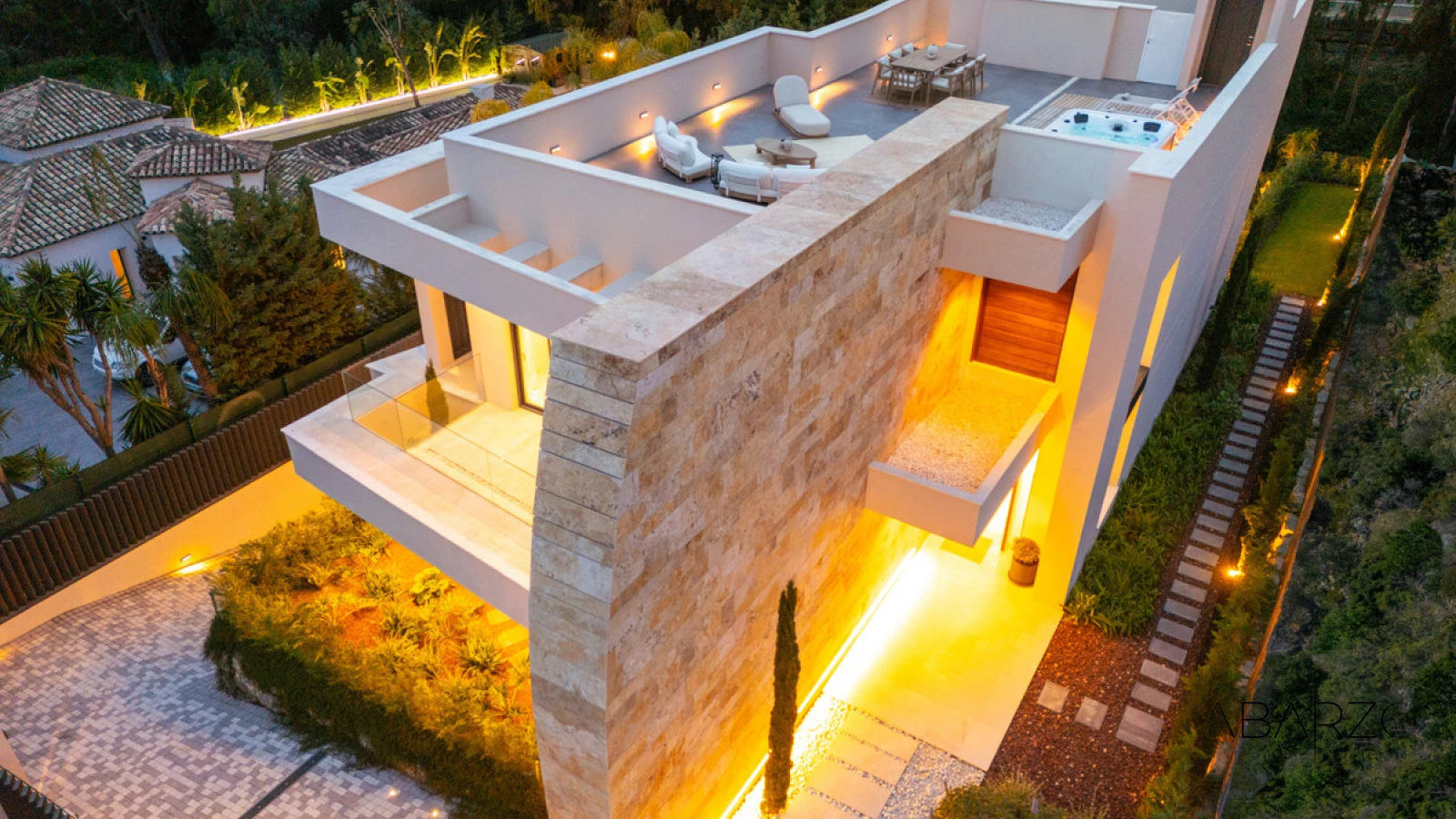 Exclusive 5-Bedroom Villa with Jacuzzi and Mountain Views in La Cerquilla, Marbella — interior, Nueva Andalucía, Marbella (42 of 44)
