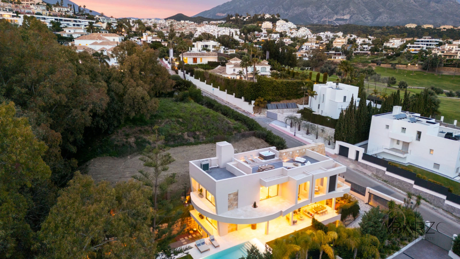 Exclusive 5-Bedroom Villa with Jacuzzi and Mountain Views in La Cerquilla, Marbella — interior, Nueva Andalucía, Marbella (44 of 44)