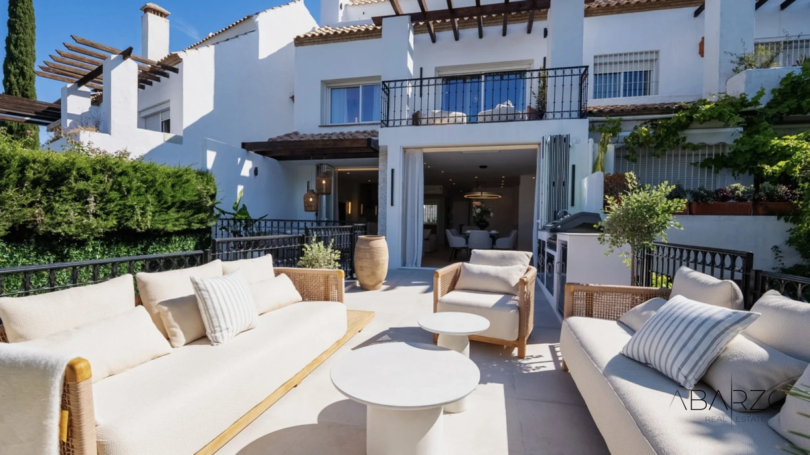 Villa in Altos de Salamanca Marbella with sea and mountain views — luxury property for sale in Golden Mile, Marbella