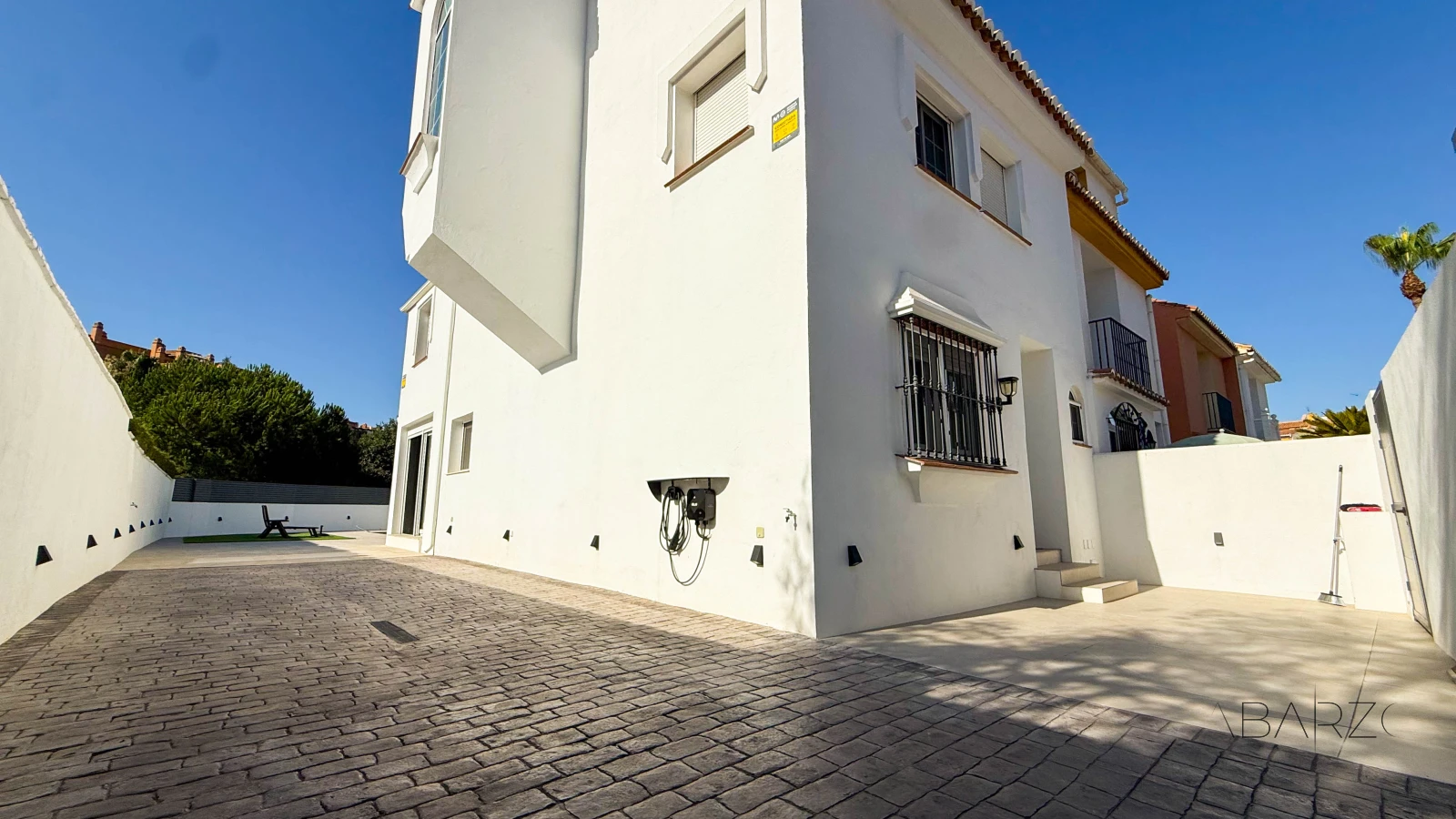 Corner townhouse in Marbella with heated pool and jacuzzi — interior, Marbella Centro, Marbella (7 of 44)