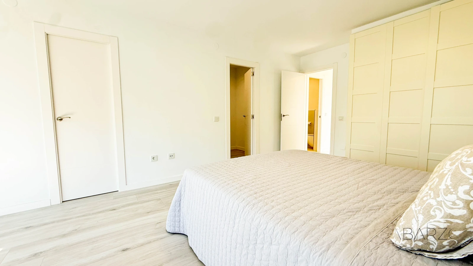 Corner townhouse in Marbella with heated pool and jacuzzi — interior, Marbella Centro, Marbella (30 of 44)