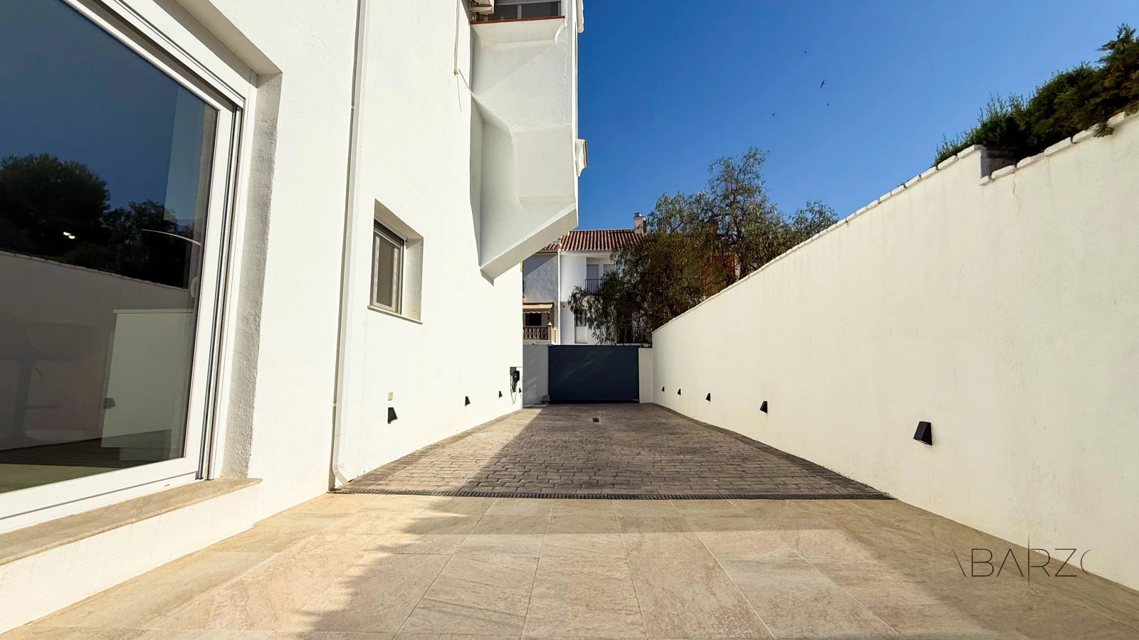 Corner townhouse in Marbella with heated pool and jacuzzi — interior, Marbella Centro, Marbella (6 of 44)