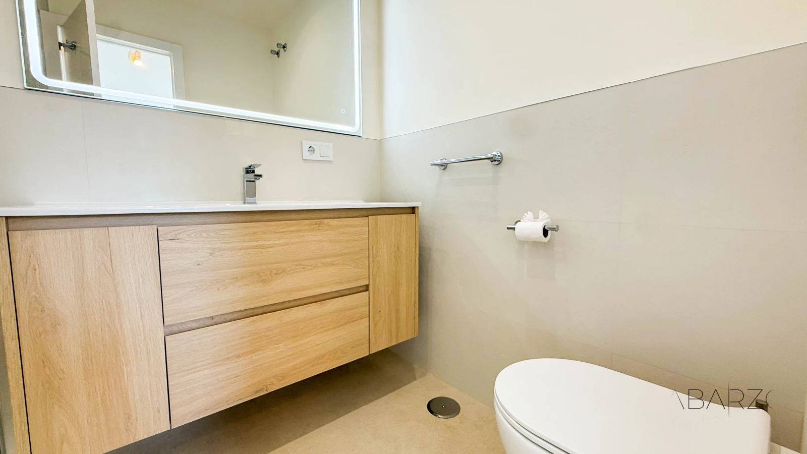 Corner townhouse in Marbella with heated pool and jacuzzi — interior, Marbella Centro, Marbella (32 of 44)