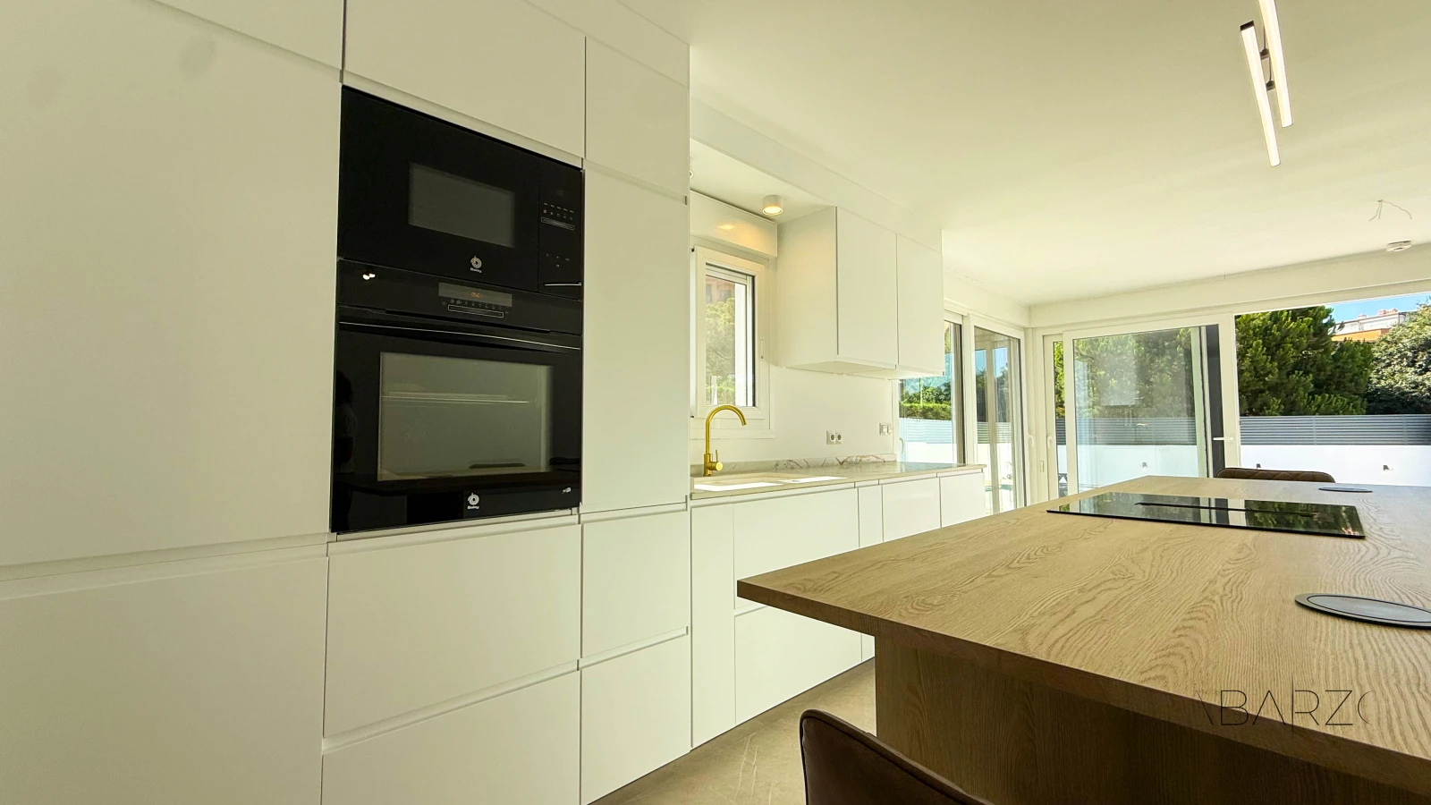 Corner townhouse in Marbella with heated pool and jacuzzi — interior, Marbella Centro, Marbella (20 of 44)