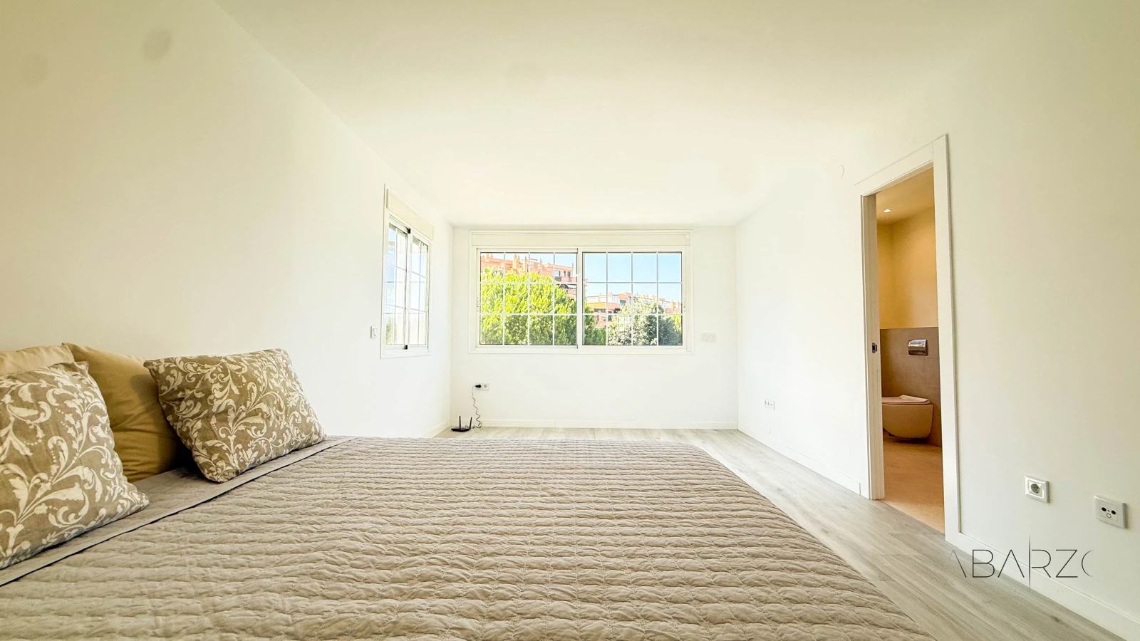 Corner townhouse in Marbella with heated pool and jacuzzi — interior, Marbella Centro, Marbella (26 of 44)