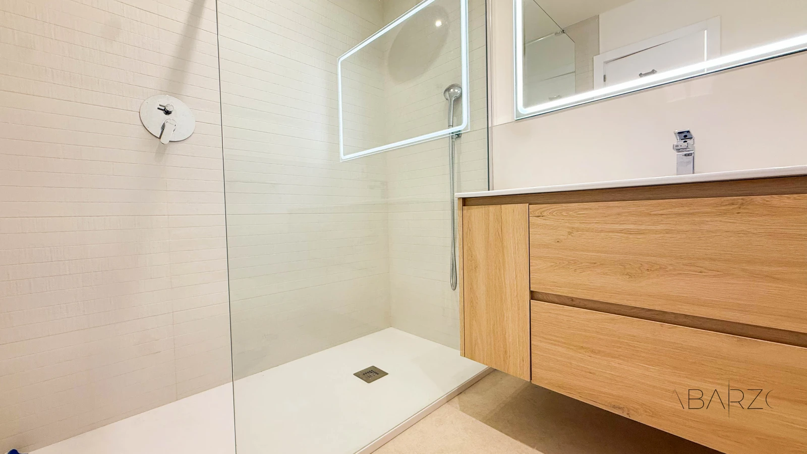Corner townhouse in Marbella with heated pool and jacuzzi — interior, Marbella Centro, Marbella (33 of 44)
