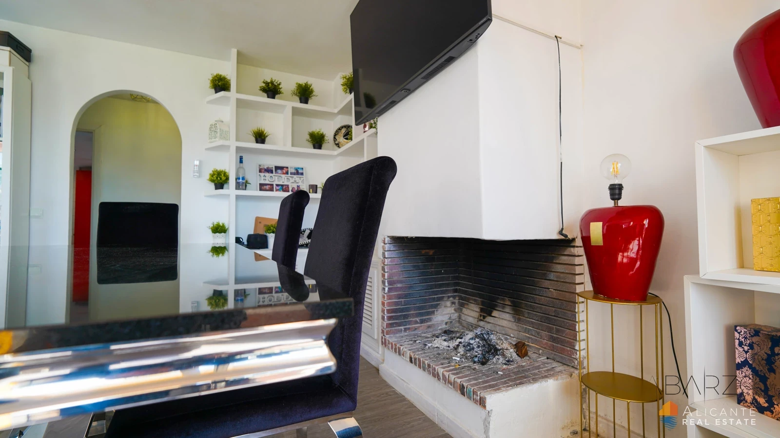 Renovated 2-Bedroom Apartment Near Estepona with Terrace and Sea Views — interior, New Golden Mile, Estepona (8 of 32)