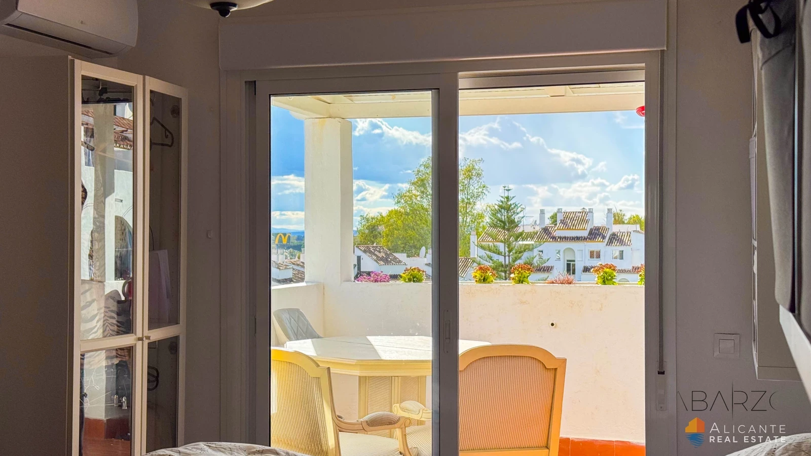 Renovated 2-Bedroom Apartment Near Estepona with Terrace and Sea Views — interior, New Golden Mile, Estepona (11 of 32)