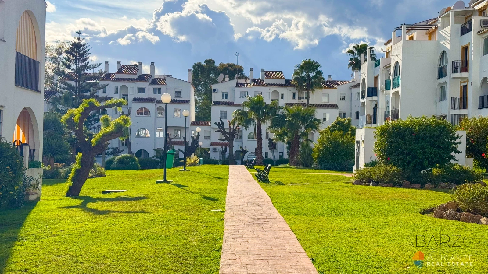 Renovated 2-Bedroom Apartment Near Estepona with Terrace and Sea Views — interior, New Golden Mile, Estepona (3 of 32)