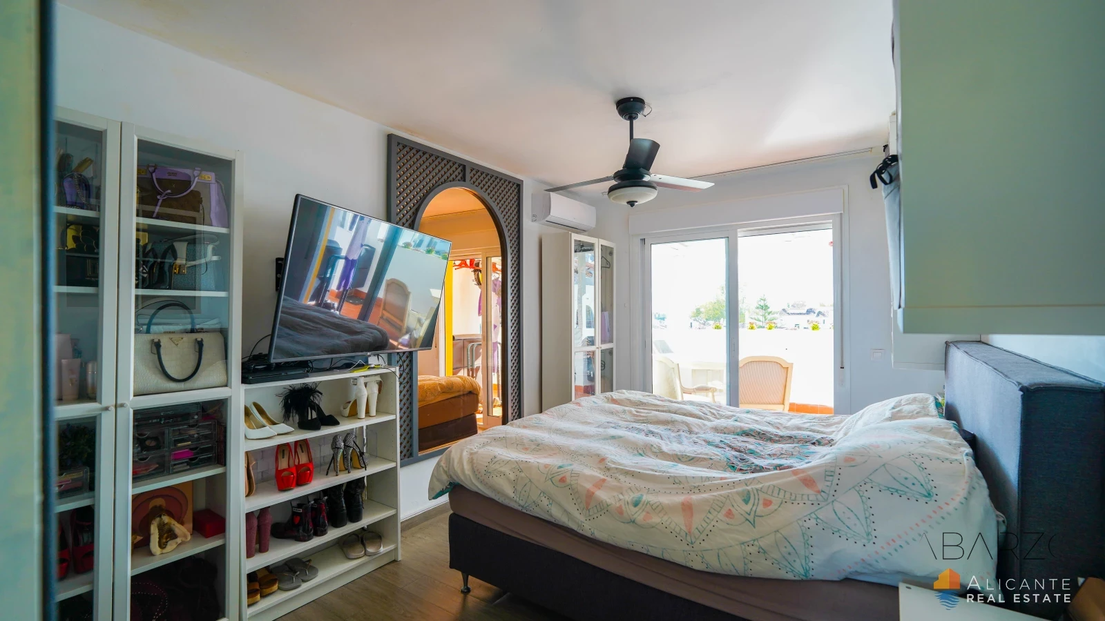 Renovated 2-Bedroom Apartment Near Estepona with Terrace and Sea Views — interior, New Golden Mile, Estepona (16 of 32)