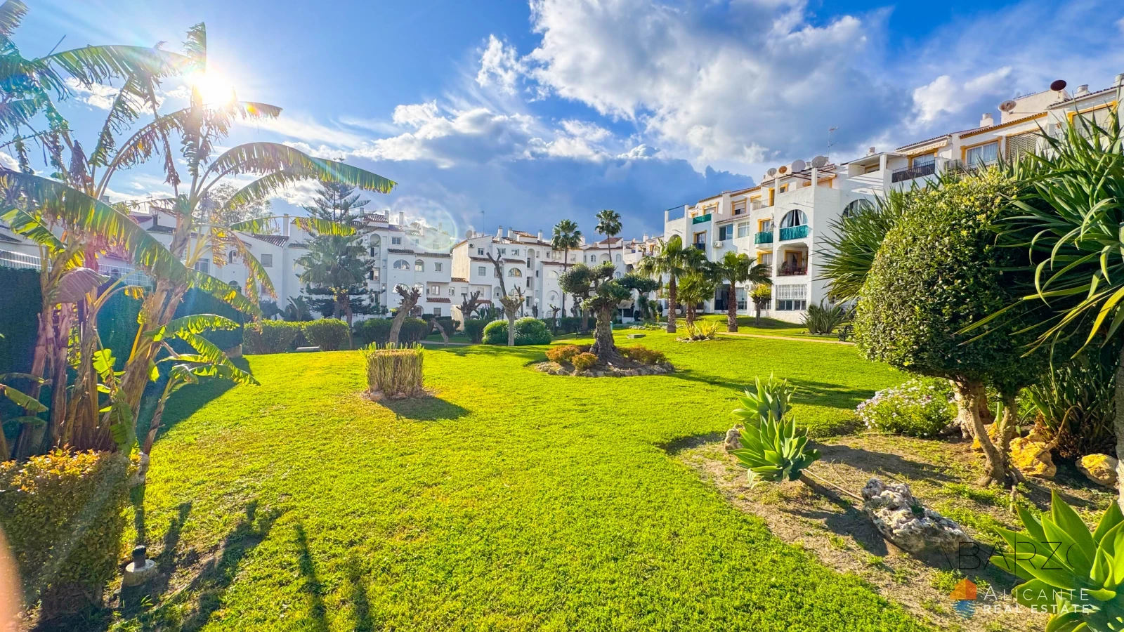 Renovated 2-Bedroom Apartment Near Estepona with Terrace and Sea Views — interior, New Golden Mile, Estepona (2 of 32)